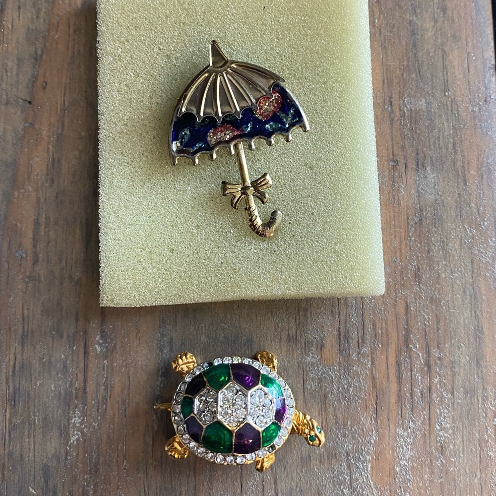 Turtle and umbrella pins